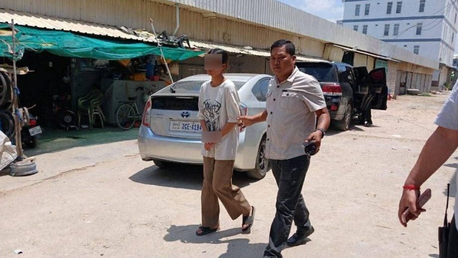 2岁童玩肥皂掉地上 遭继母活活踹死