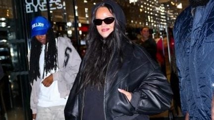 蕾哈娜臃肿疑怀第4胎 网叹：变生育机器