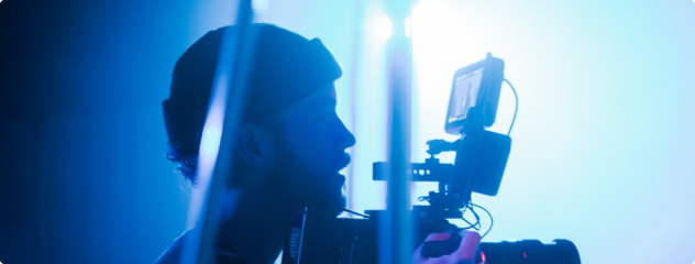 Creator plan image – filmmaker creating content with SOUNDRAW music